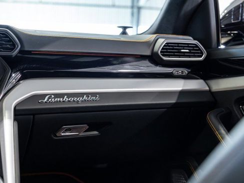 Used 2019 Lamborghini Urus image 44