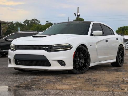 Used 2017 Dodge Charger R/T image 1
