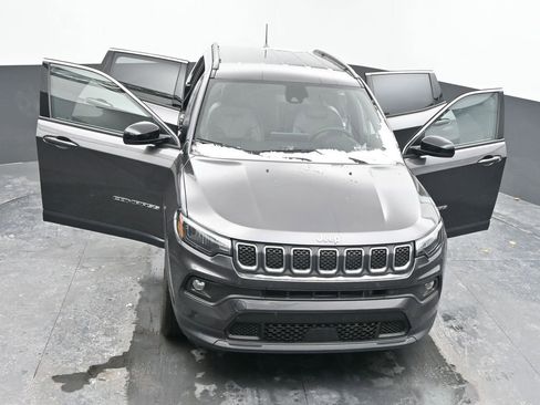 Used 2024 Jeep Compass Latitude image 60