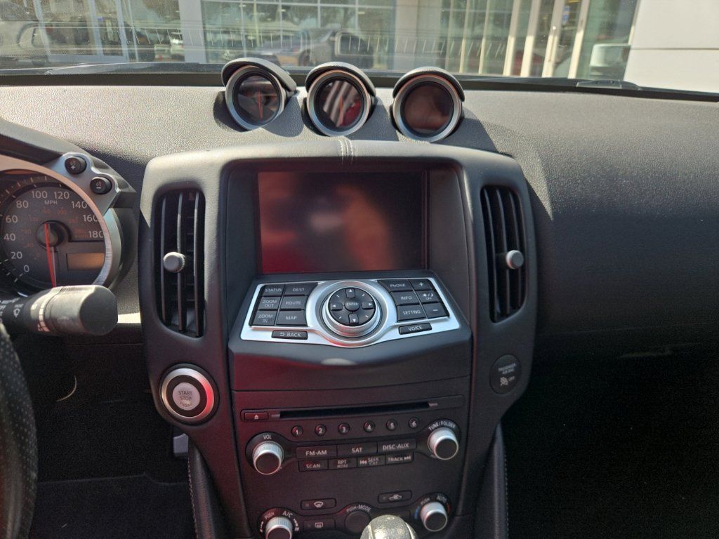 Used 2015 Nissan 370Z Touring RWD image 8