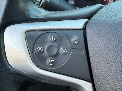 Used 2023 GMC Acadia SLT image 32