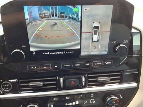 Used 2023 Nissan Pathfinder SL w/ Black Appearance Package image 15