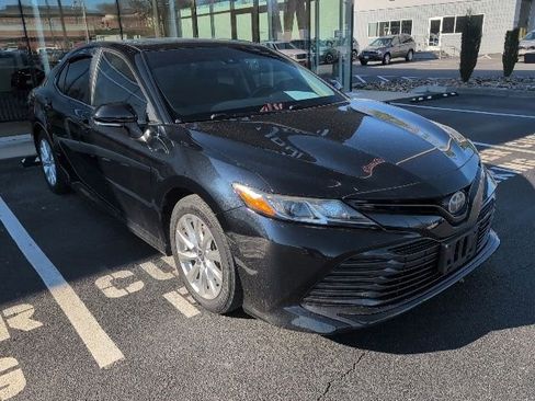 Used 2018 Toyota Camry LE w/ Moonroof Package image 3