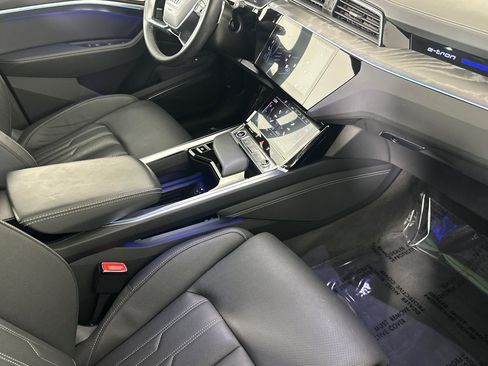 Used 2024 Audi Q8 e-tron Prestige AWD/4WD image 15