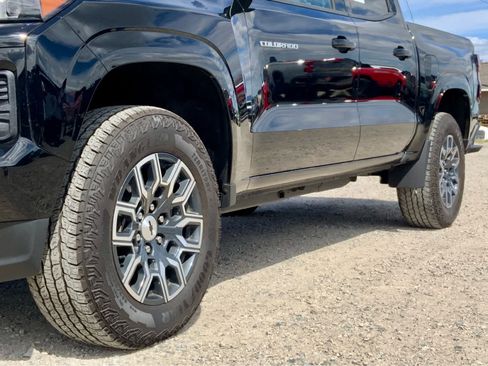 Used 2024 Chevrolet Colorado Z71 w/ Z71 Convenience Package 2 AWD/4WD image 18