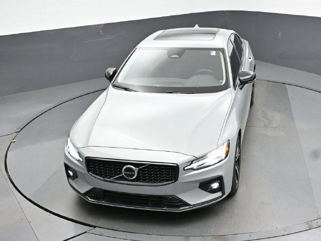 Used 2025 Volvo S60 B5 Plus FWD image 44