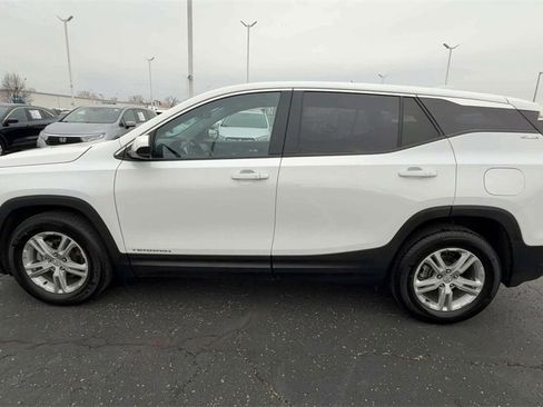 Used 2023 GMC Terrain SLE image 5