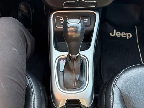 Used 2018 Jeep Compass Latitude FWD image 17