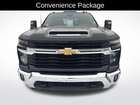 Used 2024 Chevrolet Silverado 2500 LT w/ Convenience Package image 6