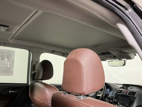Used 2017 Subaru Forester 2.5i Touring AWD/4WD image 3