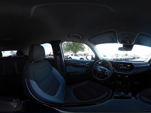 Used 2025 Chevrolet TrailBlazer LT AWD/4WD image 43