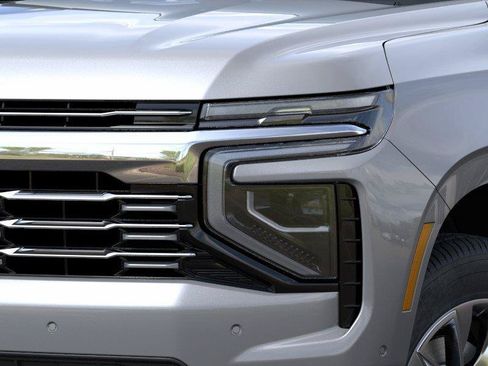 New 2026 Chevrolet Suburban Premier w/ Sun And Tow Package AWD/4WD image 10