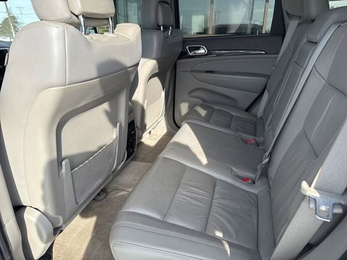 Used 2011 Jeep Grand Cherokee Laredo image 39