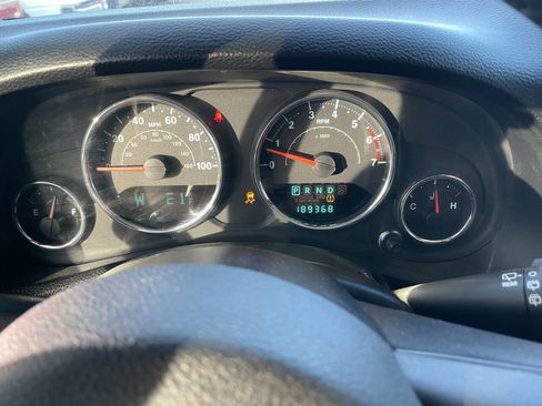 Used 2011 Jeep Wrangler Unlimited Sahara w/ Connectivity Group image 18