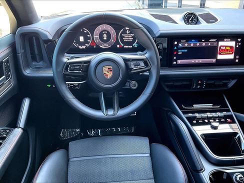 Used 2025 Porsche Cayenne GTS image 5