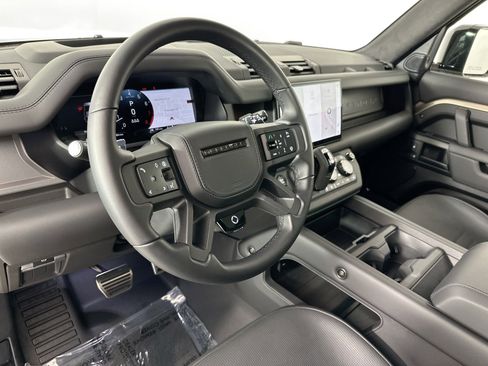 Used 2025 Land Rover Defender 110 image 10
