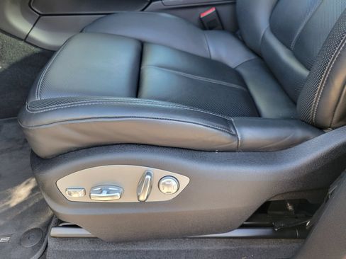 Certified 2024 Porsche Macan AWD/4WD image 26