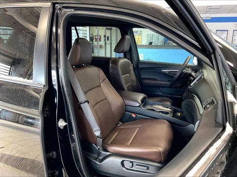 Used 2025 Honda Passport EX-L image 11