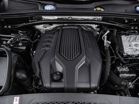 Certified 2024 Porsche Macan image 29