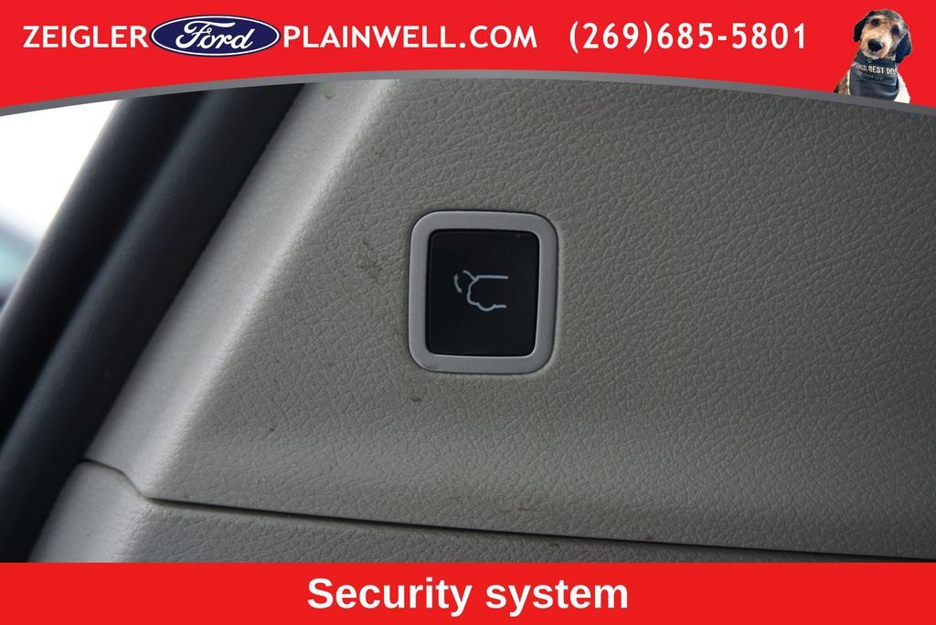 Used 2024 Chrysler Pacifica Touring-L FWD image 11