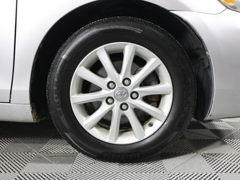 Used 2011 Toyota Camry XLE image 6