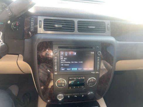 Used 2013 GMC Yukon XL Denali image 3