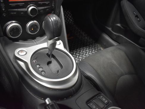 Used 2011 Nissan 370Z Touring w/ Sport Pkg image 16