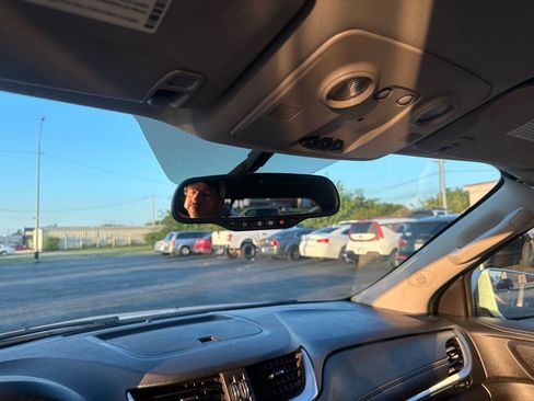 Used 2017 Chevrolet Traverse LT image 21