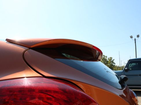 Used 2016 Hyundai Veloster Turbo image 16