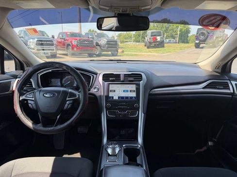 Used 2020 Ford Fusion SE FWD image 38