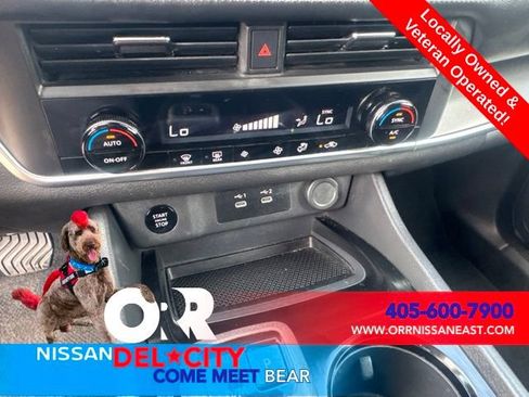 Used 2025 Nissan Rogue SV FWD image 25
