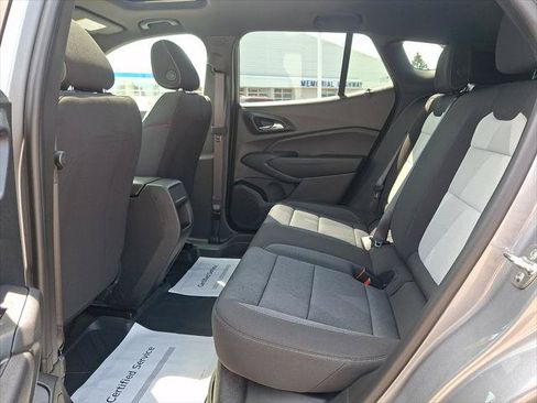 Used 2026 Chevrolet Trax RS w/ Sunroof Package FWD image 11
