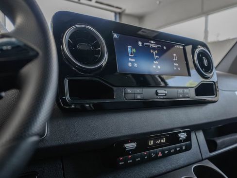Used 2025 Mercedes-Benz Sprinter 2500 image 34