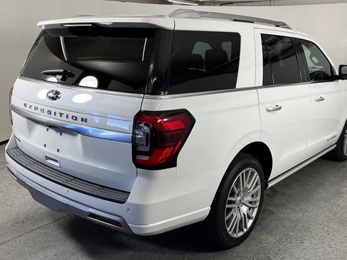 Used 2023 Ford Expedition Platinum AWD/4WD image 3