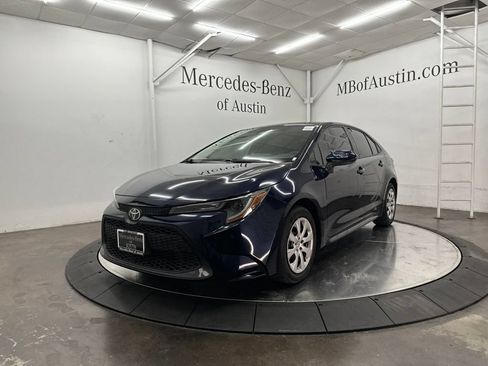 Used 2022 Toyota Corolla LE FWD image 3