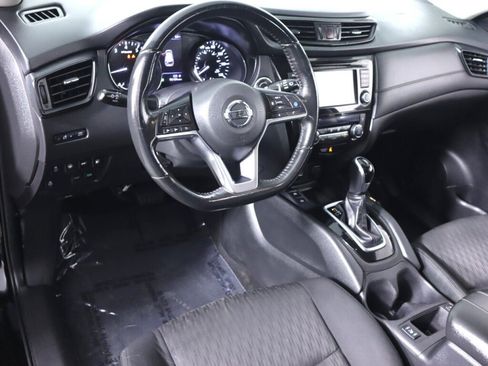 Used 2020 Nissan Rogue SV w/ Premium Package FWD image 9