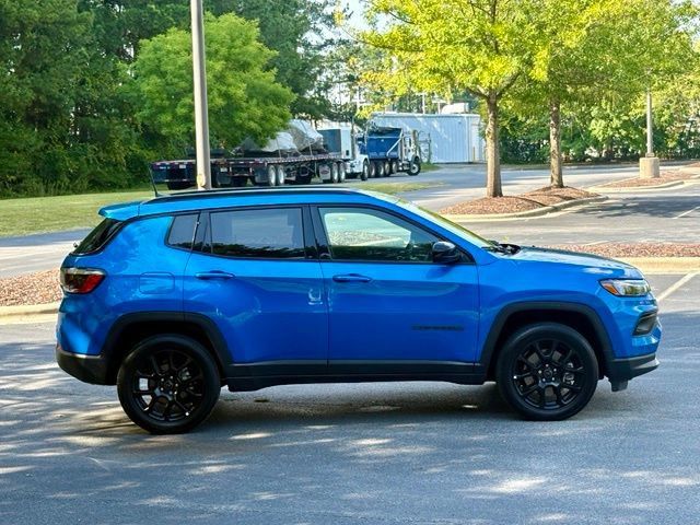 Used 2026 Jeep Compass Latitude AWD/4WD image 9