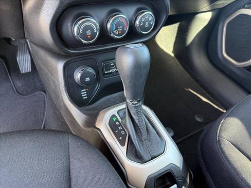Used 2017 Jeep Renegade Sport w/ Power & Air Group AWD/4WD image 16