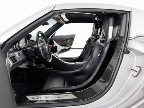 Used 2004 Porsche Carrera GT RWD image 16