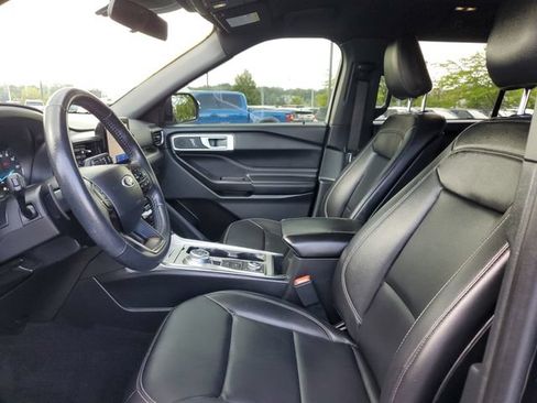 Used 2020 Ford Explorer XLT w/ Equipment Group 202A AWD/4WD image 9