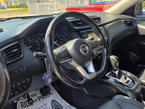 Used 2017 Nissan Rogue SL image 11