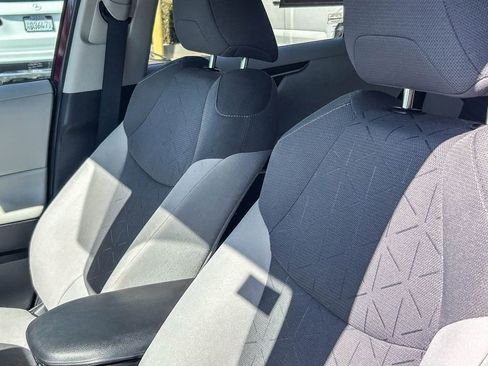 Used 2020 Toyota RAV4 XLE w/ Convenience Package image 24