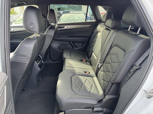 Used 2024 Volkswagen Atlas Cross Sport SE image 34