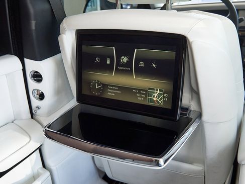 Used 2021 Rolls-Royce Phantom Sedan image 23