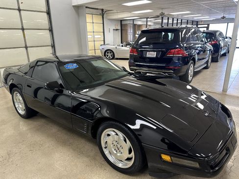 Used 1996 Chevrolet Corvette Coupe image 2