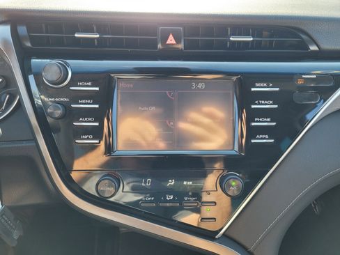 Used 2018 Toyota Camry SE image 21