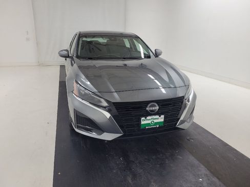Used 2023 Nissan Altima 2.5 SV AWD/4WD image 14