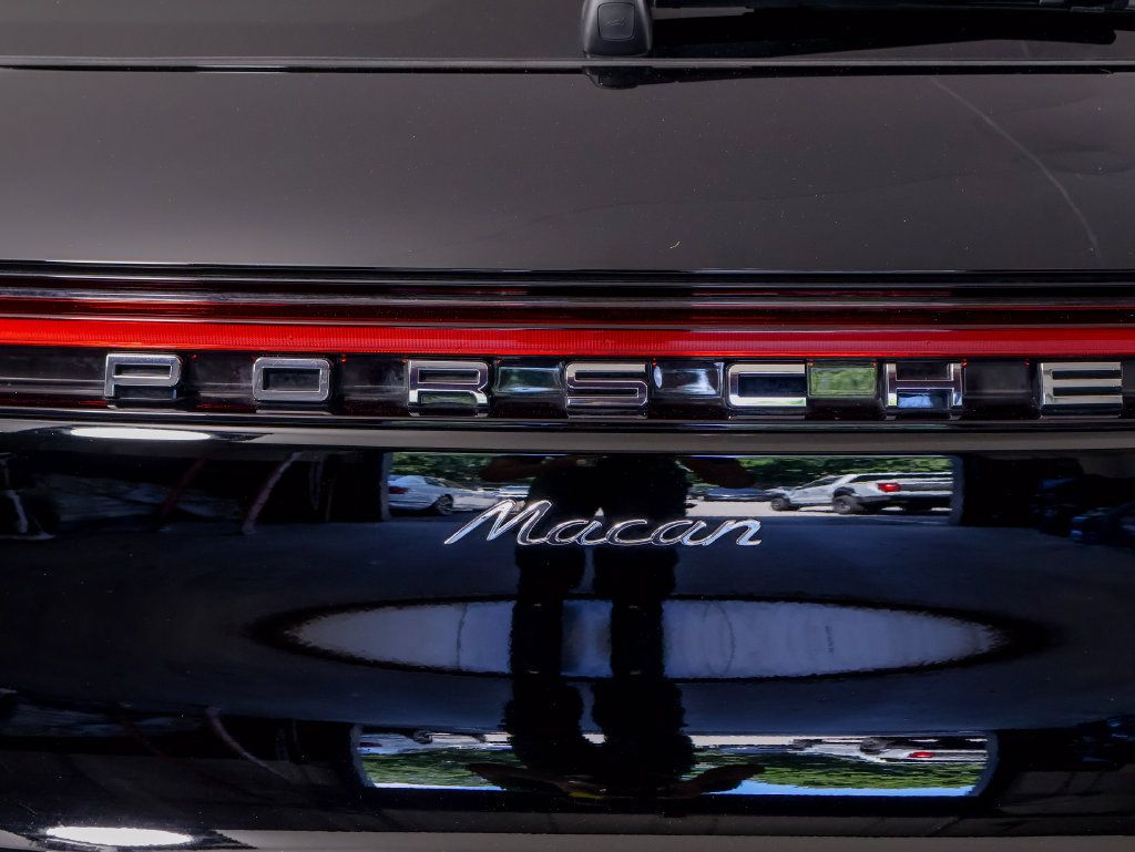 Certified 2026 Porsche Macan AWD/4WD image 11