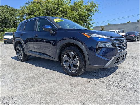 Used 2025 Nissan Rogue SV FWD image 2