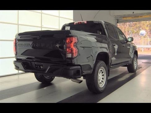 Used 2023 Chevrolet Colorado W/T image 2